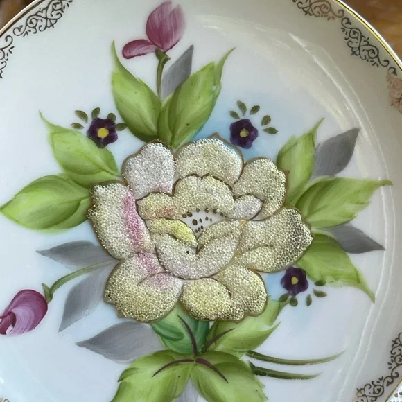 Vintage 3D rose plate 6" - Picture 5 of 12